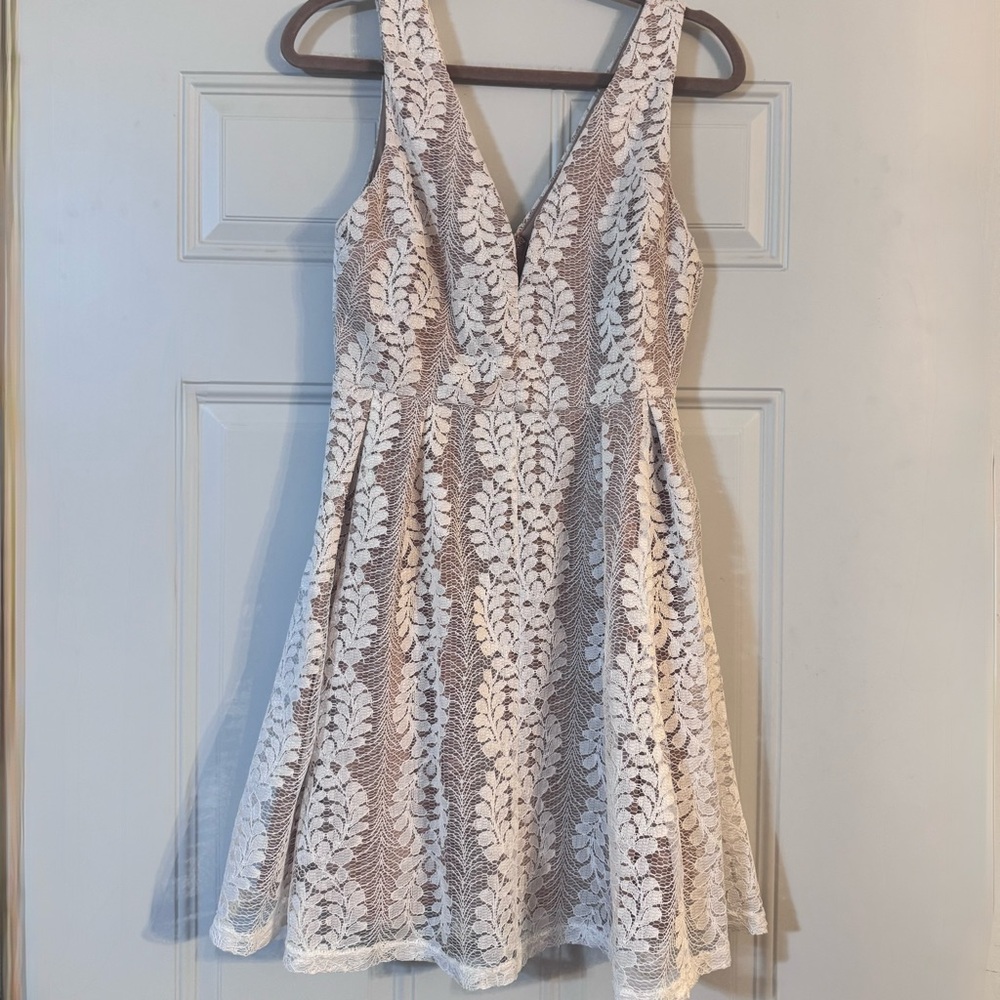 Lulu's White Sleeveless V-Neck Midi Dress